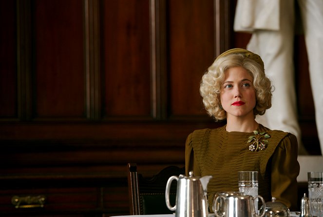 The Halcyon - Episode 1 - Do filme - Charity Wakefield