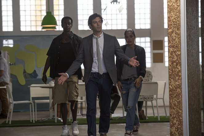 StartUp - Ograniczone środki - Z filmu - Edi Gathegi, Adam Brody, Otmara Marrero