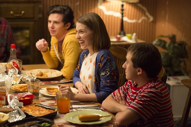 The Middle - Guess Who's Coming to Frozen Dinner - Van film - Charlie McDermott, Eden Sher, Atticus Shaffer
