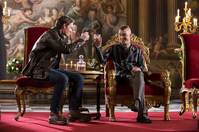 The Royals - Season 3 - Fluch der Pein - Filmfotos - Max Brown, Jake Maskall