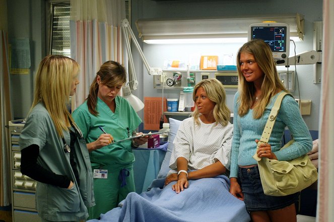 ER - Season 13 - Photographs & Memories - Photos - Linda Cardellini, Maura Tierney, Katrina Begin, Kate Miner