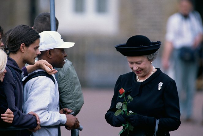 Lady Diana - sedm smutných dní - Z filmu - královna Alžběta II.