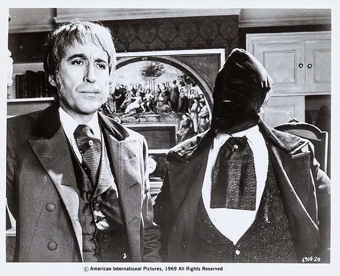 Im Todesgriff der roten Maske - Filmfotos - Christopher Lee