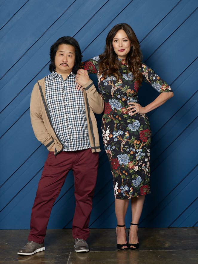 Splitting Up Together - Season 1 - Promokuvat - Bobby Lee, Lindsay Price