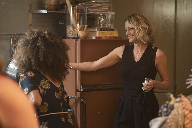 Good Trouble - Parental Guidance Suggested - Filmfotos - Teri Polo