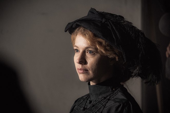 Defiance. Three Women and the Vote. - Photos - Anna Brüggemann