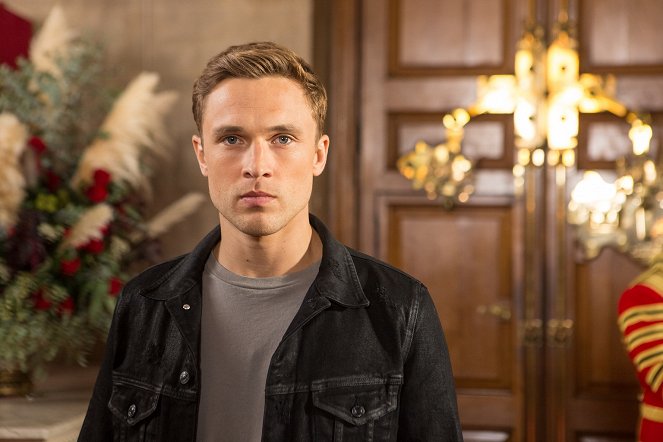 The Royals - To Show My Duty in Your Coronation - Van film - William Moseley