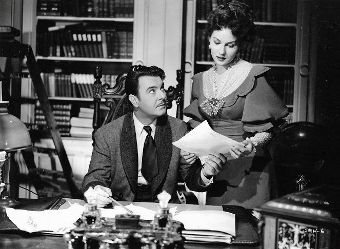The Spiral Staircase - Photos - George Brent, Rhonda Fleming