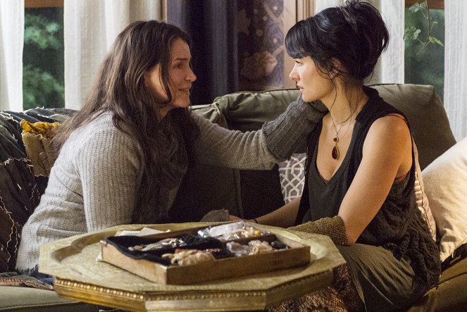 Witches of East End - Season 2 - A Moveable Beast - Photos - Julia Ormond, Mädchen Amick
