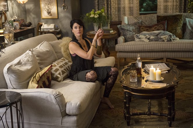 Witches of East End - Season 2 - A Moveable Beast - Photos - Mädchen Amick