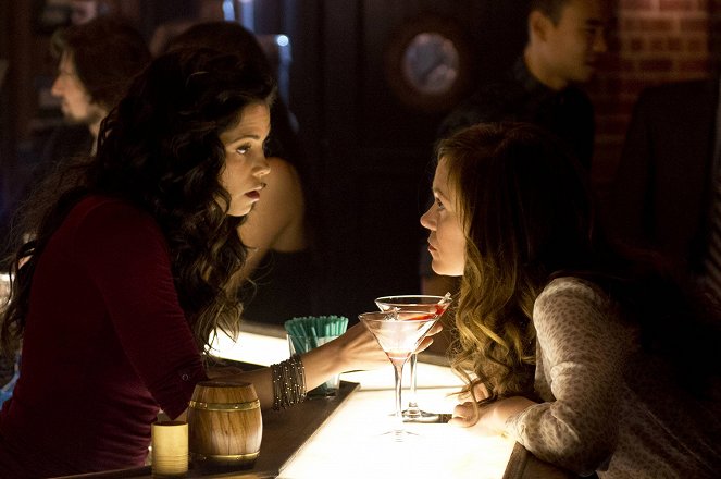 Witches of East End - A Moveable Beast - Photos - Jenna Dewan, Rachel Boston