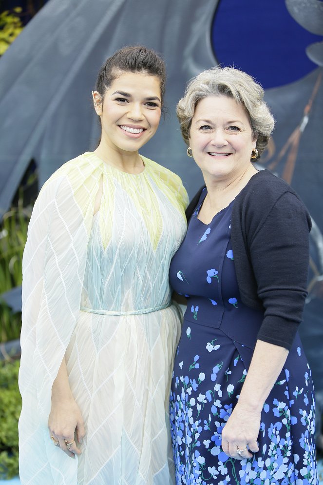 Jak vycvičit draka 3 - Z akcí - World premiere of "How to Train Your Dragon: The Hidden World" at the Regency Village Theatre on Saturday, Feb. 9, 2019, in Los Angeles - America Ferrera, Bonnie Arnold