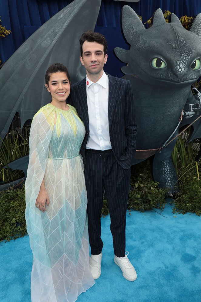 Dragons 3 : Le monde caché - Événements - World premiere of "How to Train Your Dragon: The Hidden World" at the Regency Village Theatre on Saturday, Feb. 9, 2019, in Los Angeles - America Ferrera, Jay Baruchel