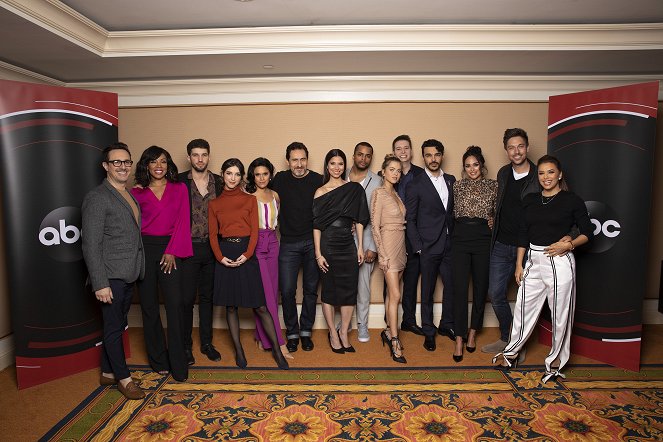 Grand Hotel - Tapahtumista - The cast and executive producers of ABC’s “Grand Hotel” addressed the press at the 2019 TCA Winter Press Tour, at The Langham Huntington, in Pasadena, California - Wendy Raquel Robinson, Bryan Craig, Denyse Tontz, Justina Adorno, Demián Bichir, Roselyn Sanchez, Chris Warren Jr., Anne Winters, Shalim Ortiz, Feliz Ramirez, Lincoln Younes