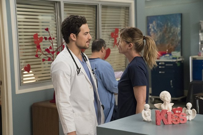Grey's Anatomy - Girlfriend in a Coma - Photos - Giacomo Gianniotti, Ellen Pompeo