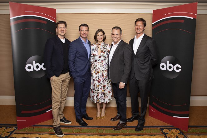 Whiskey Cavalier - Veranstaltungen - The cast and executive producers of ABC’s “Whiskey Cavalier” addressed the press at the 2019 TCA Winter Press Tour, at The Langham Huntington, in Pasadena, California - Scott Foley, Lauren Cohan
