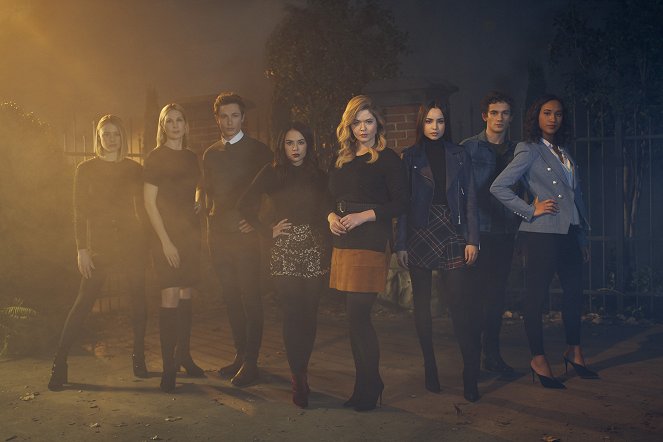 Pretty Little Liars: The Perfectionists - Promo - Hayley Erin, Kelly Rutherford, Janel Parrish, Sasha Pieterse, Sofia Carson, Eli Brown, Sydney Park