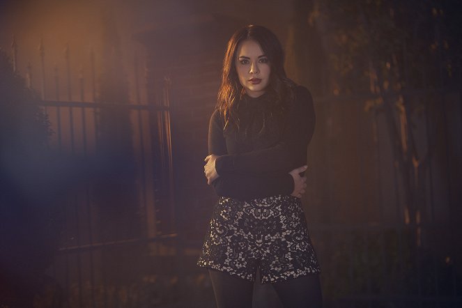Pretty Little Liars: The Perfectionists - Werbefoto - Janel Parrish