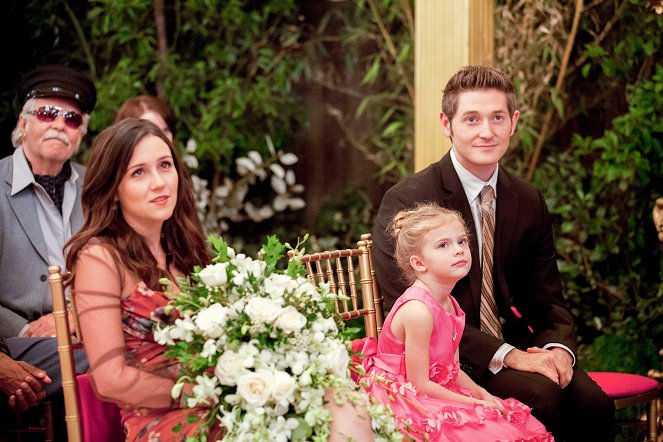 Raising Hope - The Father Daughter Dance - Photos - Shannon Woodward, Lucas Neff