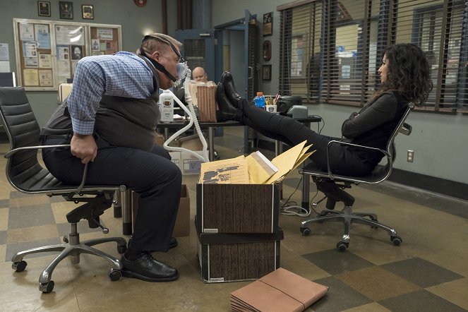 Brooklyn Nine-Nine - Bad Beat - Photos - Joel McKinnon Miller, Stephanie Beatriz