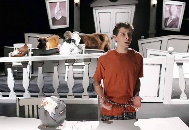 Malcolm in the Middle - Season 7 - Cattle Court - Photos