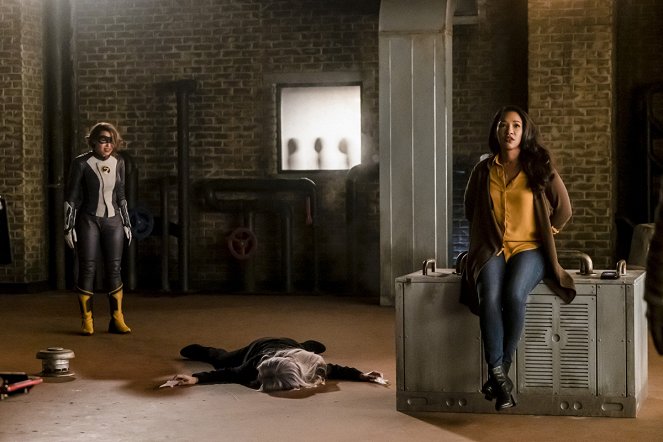 The Flash - Cause and XS - Van film - Jessica Parker Kennedy, Candice Patton
