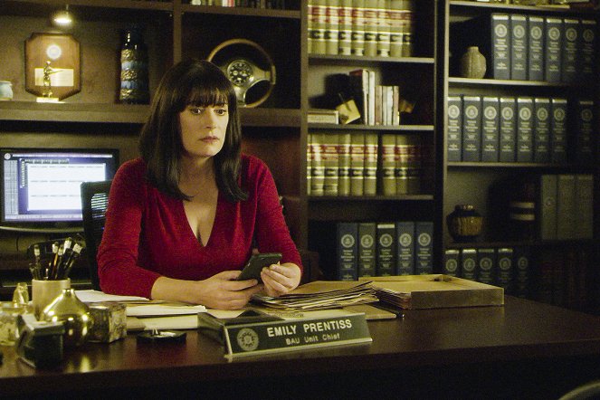 Criminal Minds - Season 14 - Fleisch und Blut - Filmfotos - Paget Brewster