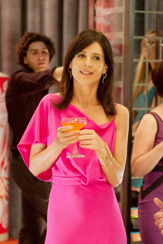 Royal Pains - Can of Worms - Photos - Perrey Reeves