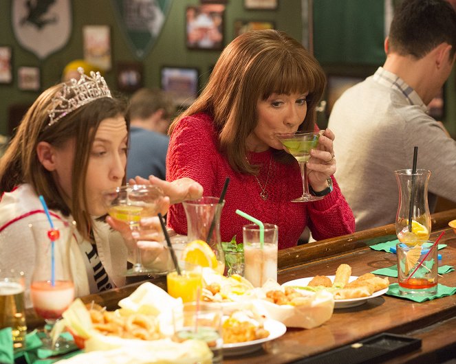 The Middle - Toasted - Photos - Eden Sher, Patricia Heaton