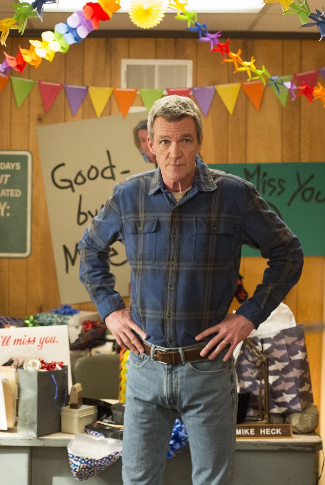 The Middle - The Crying Game - Van film - Neil Flynn