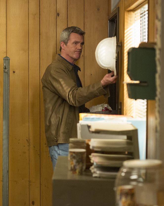 The Middle - The Crying Game - Photos - Neil Flynn