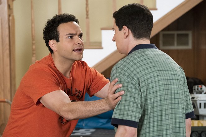 The Goldbergs - Season 6 - My Valentine Boy - Photos - Troy Gentile, Sam Lerner