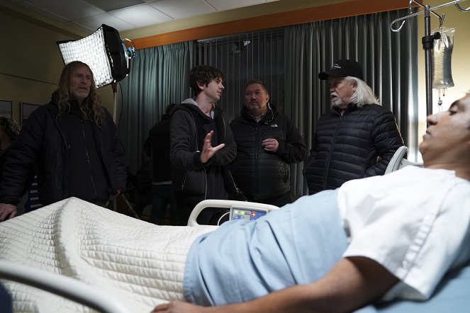 The Good Doctor - Season 2 - Risk and Reward - Van de set - Freddie Highmore