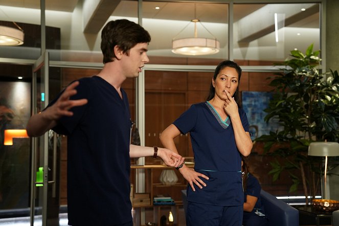The Good Doctor - Risk and Reward - Photos - Freddie Highmore, Christina Chang