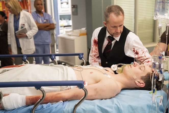 Grey's Anatomy - Season 15 - I Walk The Line - Photos - Billy Boyd, Riley Thomas Stewart