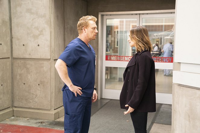 Grey's Anatomy - Die jungen Ärzte - Season 15 - Gratwanderung - Filmfotos - Kevin McKidd, Caterina Scorsone