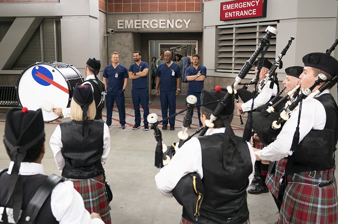 Grey's Anatomy - I Walk The Line - Photos - Kevin McKidd, Jesse Williams, James Pickens Jr., Justin Chambers