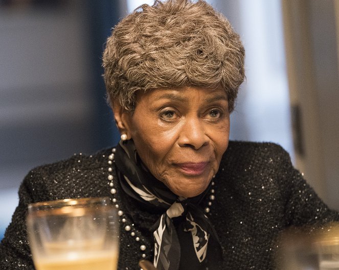 How to Get Away with Murder - Where Are Your Parents? - Van film - Cicely Tyson