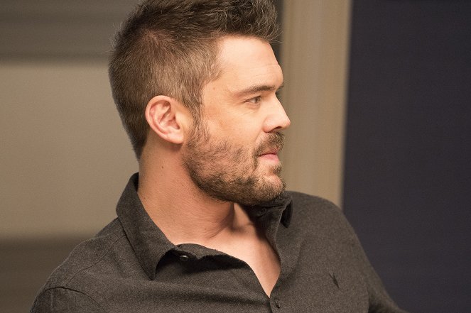 How to Get Away with Murder - Where Are Your Parents? - Photos - Charlie Weber