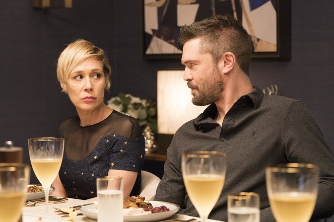 How to Get Away with Murder - Where Are Your Parents? - Photos - Liza Weil, Charlie Weber