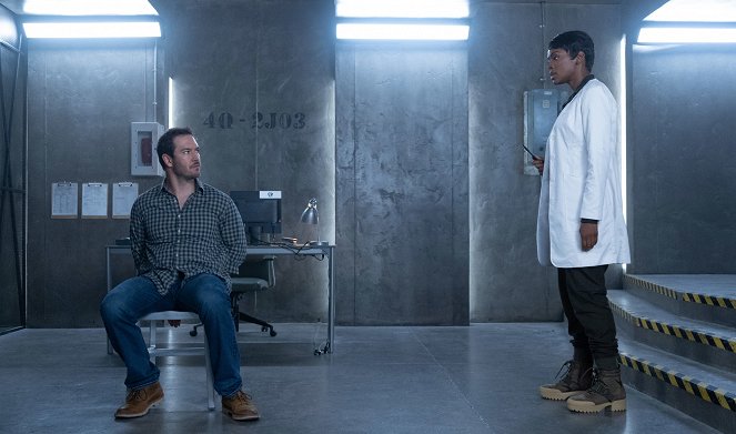 The Passage - How You Gonna Outrun the End of the World? - Kuvat elokuvasta - Mark-Paul Gosselaar, Caroline Chikezie