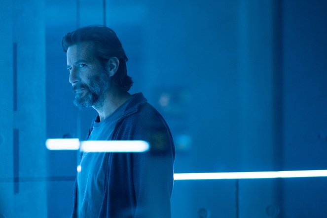 The Passage - How You Gonna Outrun the End of the World? - Do filme - Henry Ian Cusick