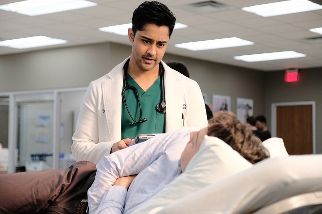The Resident - Queens - Do filme - Manish Dayal
