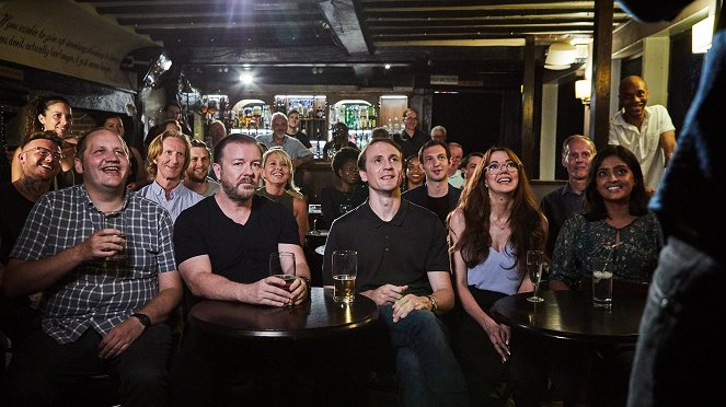 After Life - Do filme - Tony Way, Ricky Gervais, Tom Basden, Diane Morgan, Mandeep Dhillon