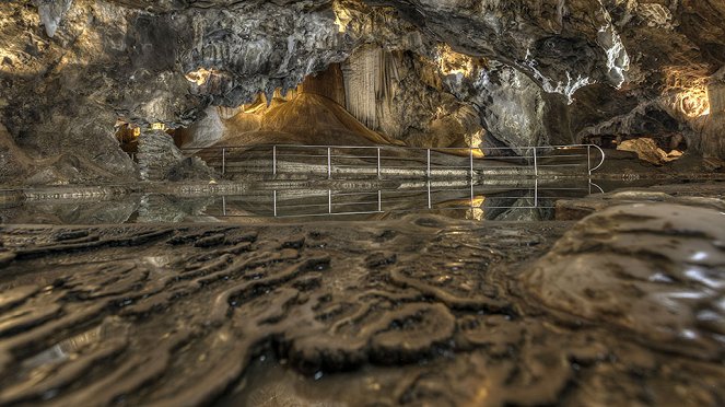 Into the Cave of Wonders - Photos