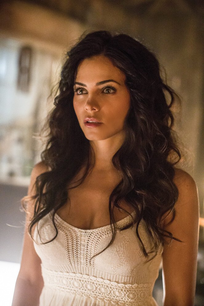 Witches of East End - Season 2 - Box to the Future - Photos - Jenna Dewan