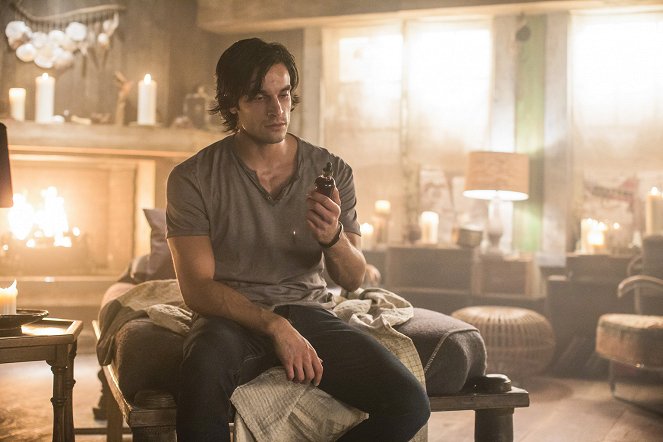 Witches of East End - Box to the Future - Van film - Daniel di Tomasso