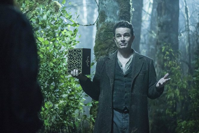 Witches of East End - Season 2 - Box to the Future - Photos