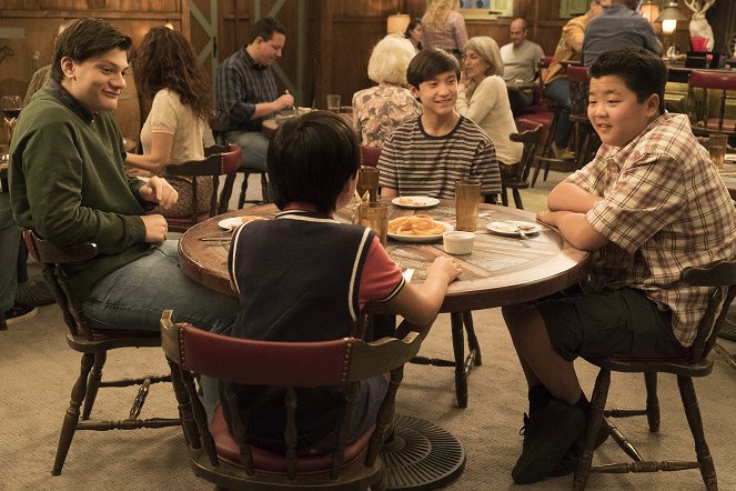 Fresh Off the Boat - We Need to Talk About Evan - Photos - Forrest Wheeler, Hudson Yang