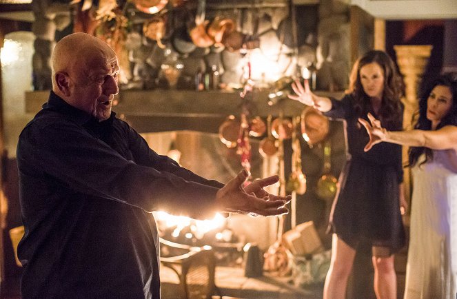 Witches of East End - Season 2 - For Whom the Spell Tolls - Photos
